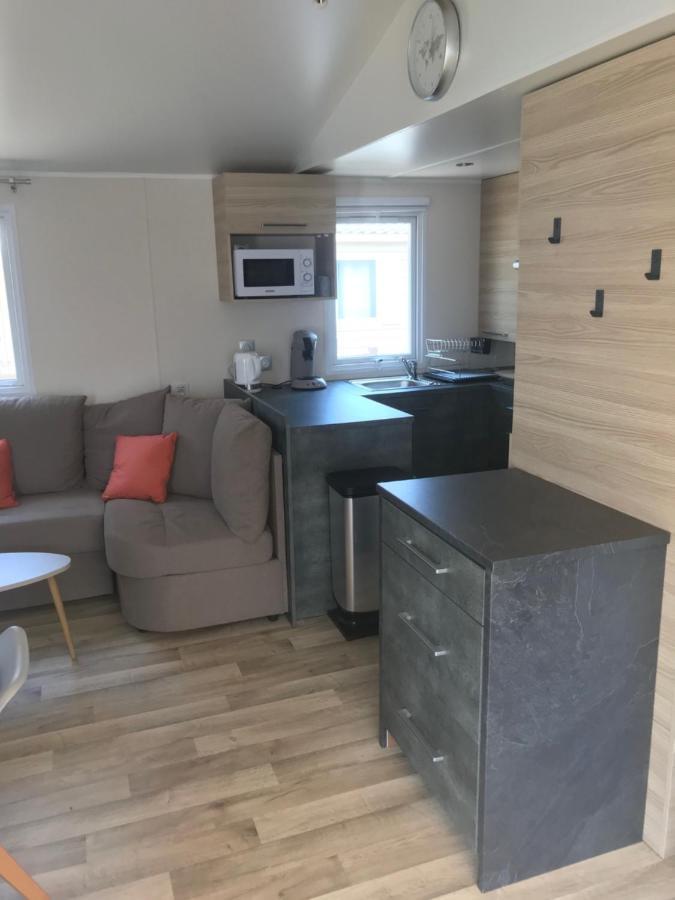 Mobil Home Camping Le Mar Estang Bord De Plage カネ エクステリア 写真